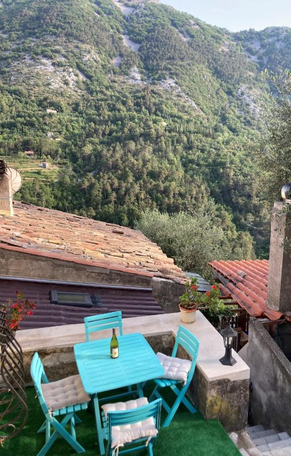 Vila Ti Kaz Papang Peille Exteriér fotografie